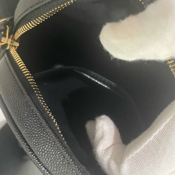 🚫⚠️ SOLD ⚠️🚫 Vinyle Round Quilted Leather Camera Bag (Black) - Picture 9 of 10